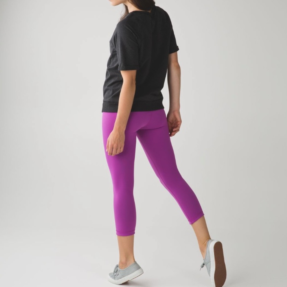 Lululemon Wunder Under Crop (Reversible)
Black / Ultra Violet • GREAT CONDITION